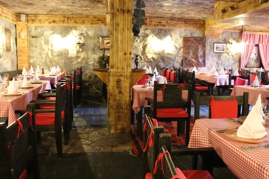 Hotel Crnogorska Kuca Подгорица Экстерьер фото