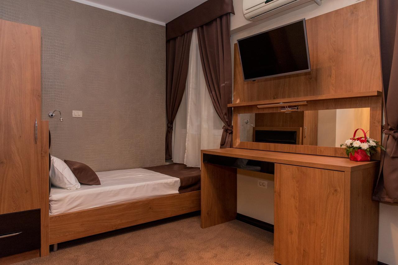 Hotel Crnogorska Kuca Подгорица Экстерьер фото