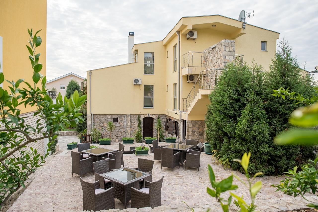 Hotel Crnogorska Kuca Подгорица Экстерьер фото