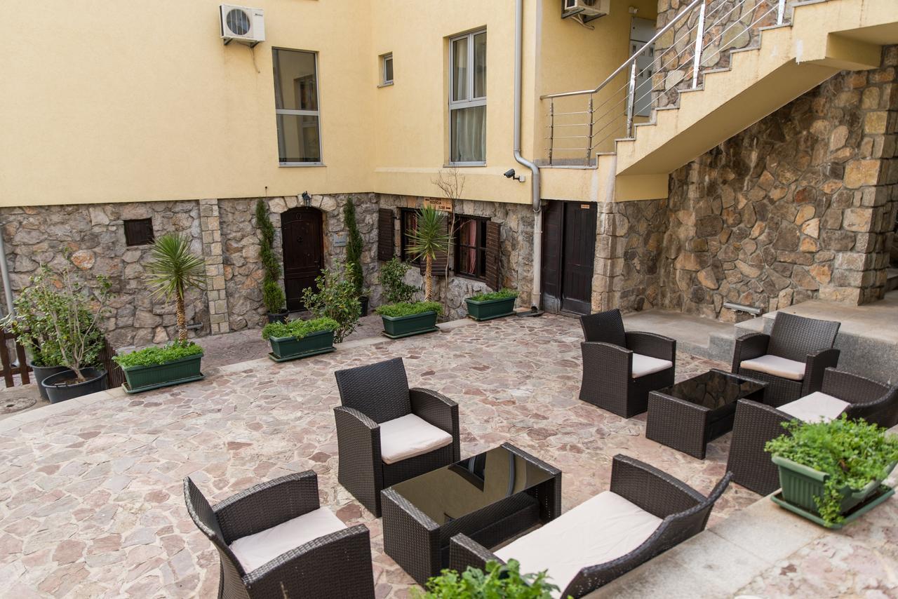 Hotel Crnogorska Kuca Подгорица Экстерьер фото