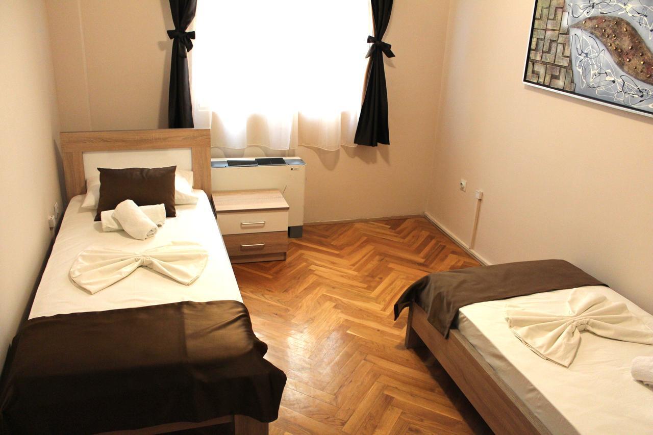 Hotel Crnogorska Kuca Подгорица Экстерьер фото